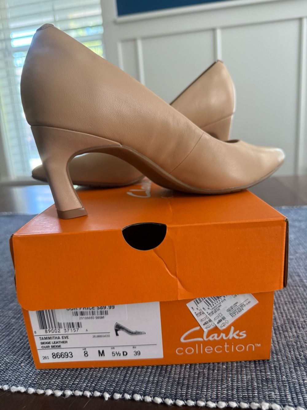 Clarks Nude/Tan Leather Mid Heel Pumps